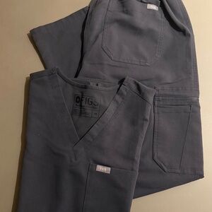 FIGS Catarina Scrub Top and Yola Scrub Pants in Charcoal - XS